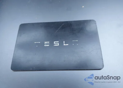 2021 Tesla Model Y Standard Range Rear-Wheel Drive z USA, uszkodzony, nr VIN 5YJYGDED4MF123194